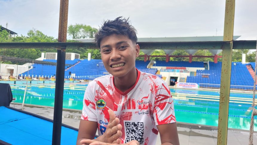 Dede Saefudin Atlet pelajar disabilitas Kabupaten Banyumas usai menjalani latihan renang sebagai persiapan menghadapi PEPARPEDA Jawa Tengah 2026