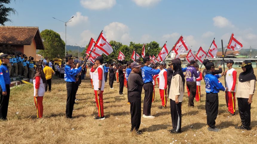 Anggota Pramuka Kwarran Kebasen bersiap melanjutkan Estafet Tunas Kelapa Kwarda Jawa Tengah 2026 melalui dua etape dari Cindaga menuju Tumiyang dan Patikraja, Banyumas.
