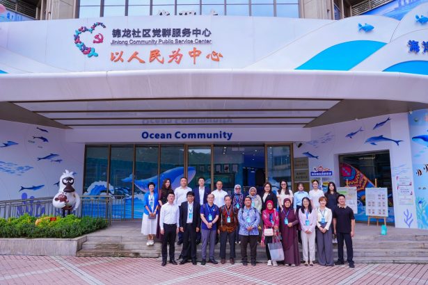 Tim mahasiswa Teknik Sipil UNSOED berfoto bersama dosen pembimbing usai meraih Juara 4 Kategori Presentasi pada Asian Bridge Competition 2026 di Fukui, Jepang.
