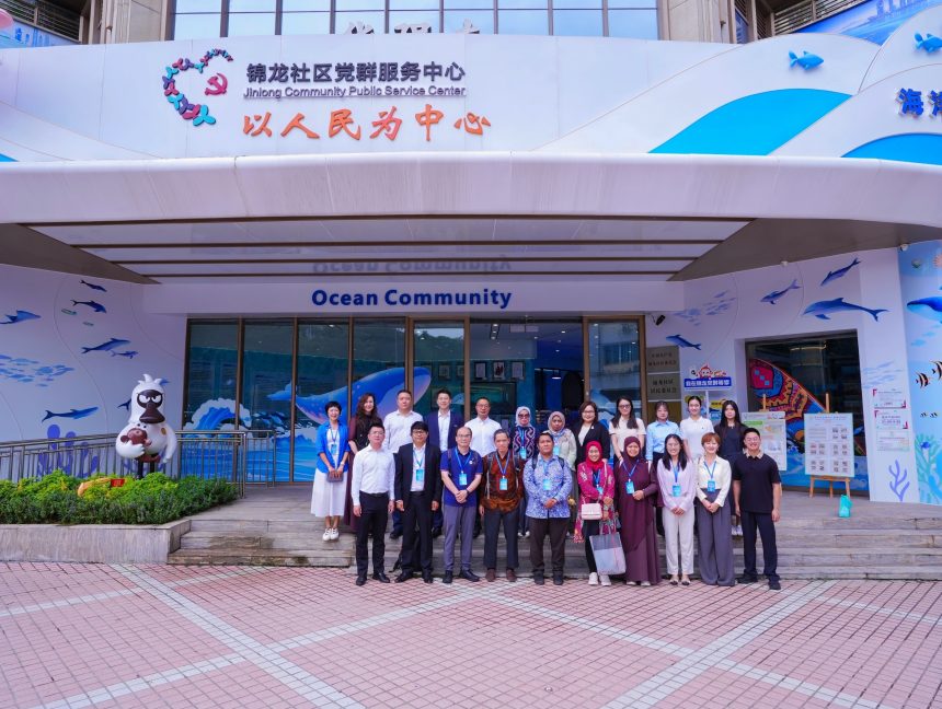 Tim mahasiswa Teknik Sipil UNSOED berfoto bersama dosen pembimbing usai meraih Juara 4 Kategori Presentasi pada Asian Bridge Competition 2026 di Fukui, Jepang.