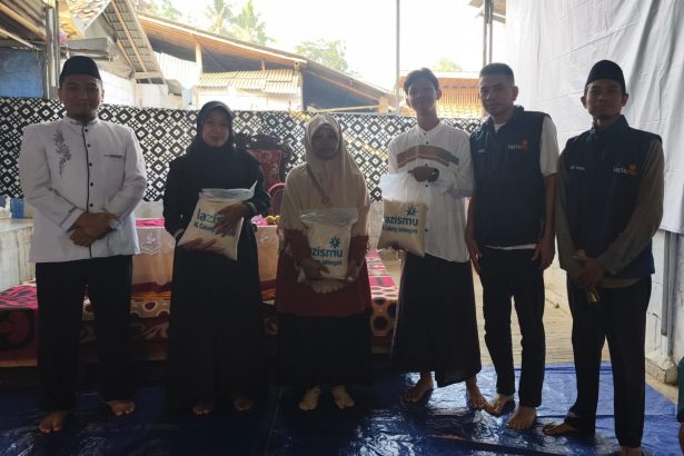 Lazismu Jatinegara Kabupaten Tegal meluncurkan program Beras Peduli Guru.