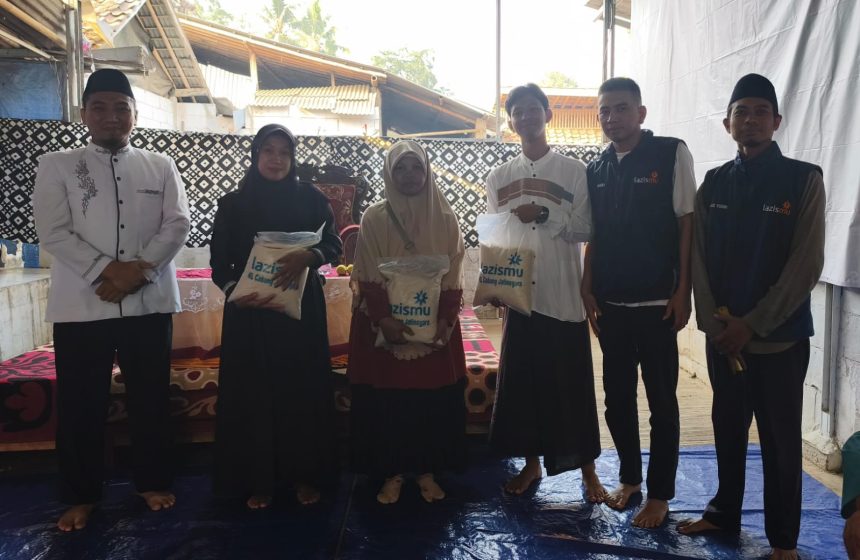 Lazismu Jatinegara Kabupaten Tegal meluncurkan program Beras Peduli Guru.