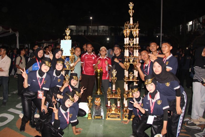 Tim Paskibra PASUSRADA SMK Bunda Satria Wangon tampil dalam LKBB Gelora 4 Tingkat Nasional 2026 di SMK Negeri Karangpucung, Cilacap. Dalam kompetisi tersebut, mereka memborong lima penghargaan.