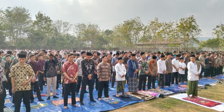 Kemarau Mulai Berdampak, SMA Negeri Banyumas Gelar Salat Istisqa dan Ajak Rawat Lingkungan