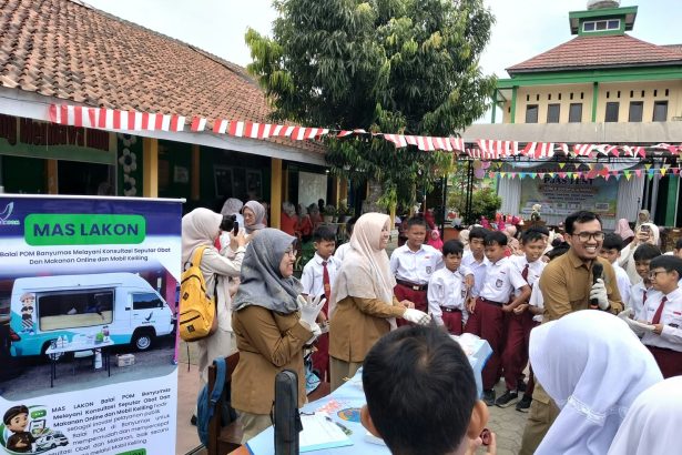 Siswa SDN 2 Sokaraja Kulon mengikuti edukasi keamanan pangan dalam PJAS Fest untuk mengenali dan memilih jajanan yang aman dan sehat.