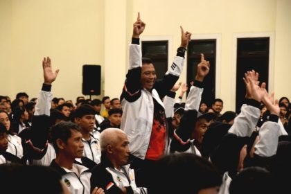 Atlet dan pelatih Kabupaten Banyumas mendapatkan pembekalan motivasi dari Bupati Sadewo Tri Lastiono untuk menghadapi Porprov Jawa Tengah XVII 2026 di Dominic Hotel Purwokerto, Jumat (16/10/2026).