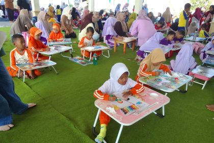 siswa PAUD dan TK se-Desa Mejagong Kecamatan Randudongkal mengikuti lomba gambar, Jumat (7/8/2026).