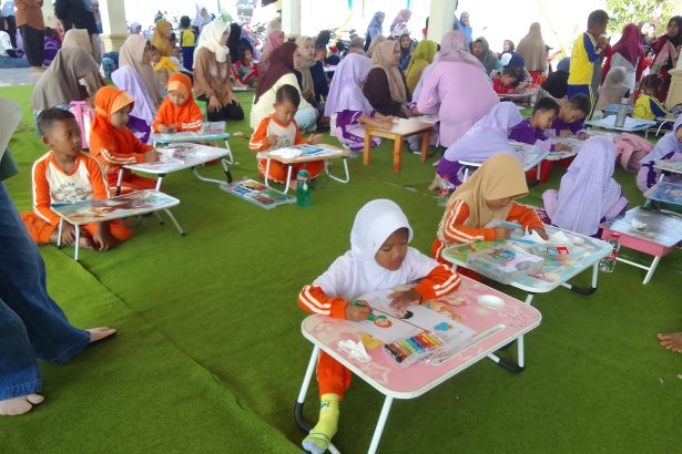 siswa PAUD dan TK se-Desa Mejagong Kecamatan Randudongkal mengikuti lomba gambar, Jumat (7/8/2026).