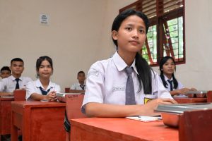 murid antusias menerima MBG