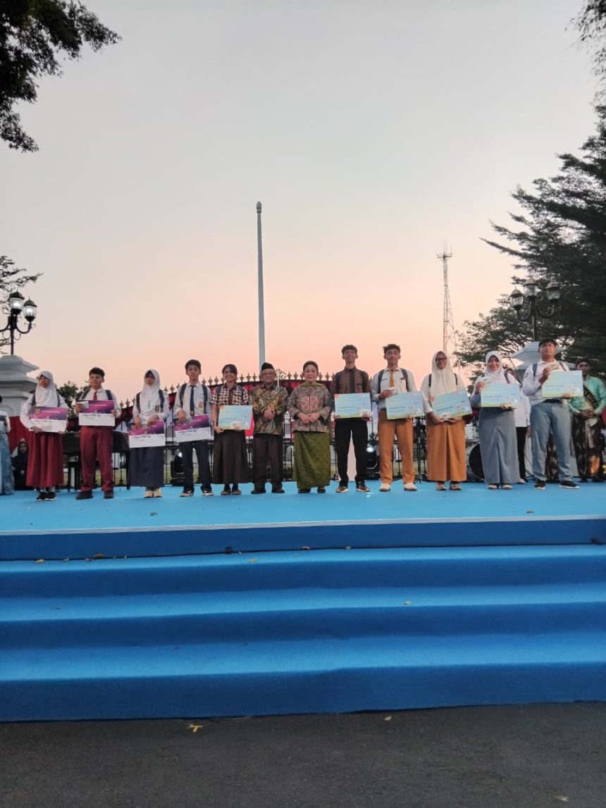 Penyerahan PIP ke para murid yang ada di Yogyakarta