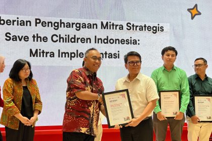 Majelis Dikdasmen & PNF Pimpinan Pusat Muhammadiyah menerima penghargaan sebagai Mitra Strategis dari Save the Children Indonesia. Jumat, 14 Agustus 2026, di Main Atrium, Ground Floor (GF), Gandaria City, Jakarta.