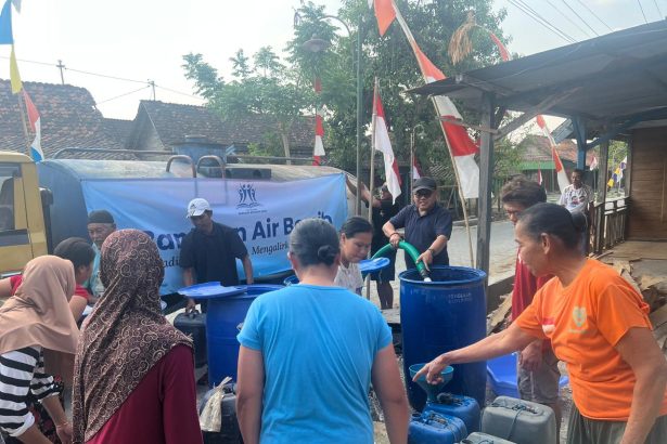 Atasi Kekeringan, Yayasan Gerakan Beramal Baik Salurkan Air ke Jepangrejo
