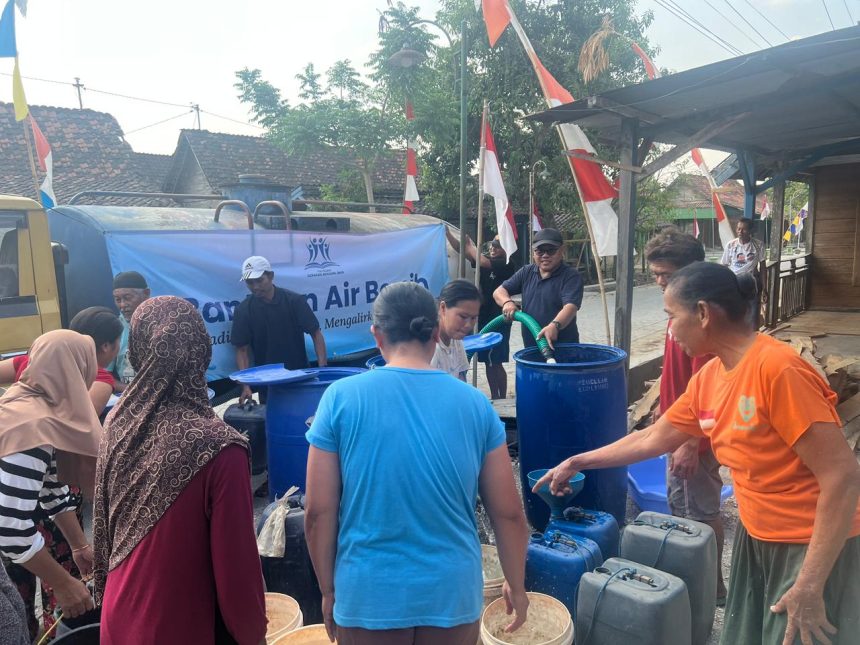 Atasi Kekeringan, Yayasan Gerakan Beramal Baik Salurkan Air ke Jepangrejo