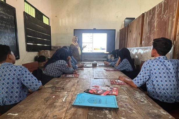 IFP Membuka Jendela Dunia bagi Siswa SMPN 4 Doplang Satap