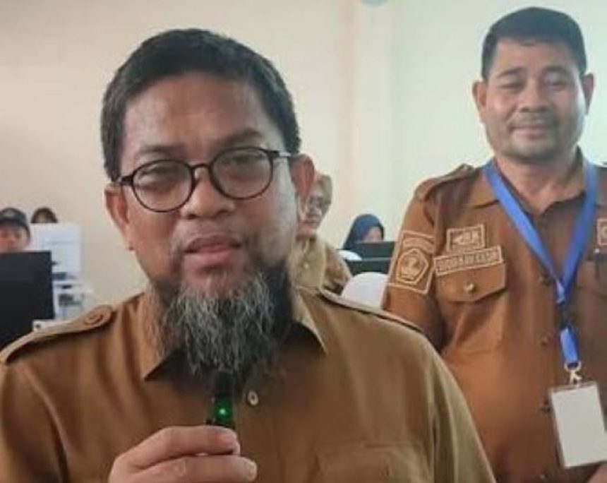 Kepala Dinas Pendidikan Sulsel, Iqbal Najamuddin, didampingi Kepala Sekolah SMAN 5 Makassar, Dr. Sudirman Kadir, S.Pd., M.Pd., M.M.
