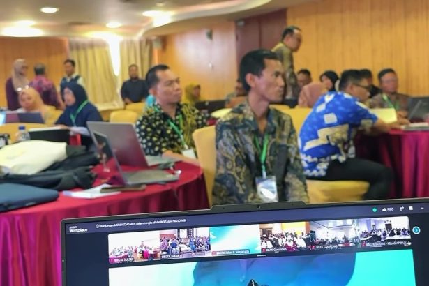 Peserta BCKS se-Sulawesi Selatan antusias mengikuti sesi zoom meeting bersama Menteri Pendidikan Dasar dan Menengah (Mendikdasmen) Prof. Dr. Abdul Mu'ti, M.Ed dan Direktur Jenderal Guru dan Tenaga Kependidikan (Dirjen GTK), Prof. Dr. Nunuk Suryani, M.Pd, saat pembukaan berlangsung. (Dok. BBGTK Sulsel).