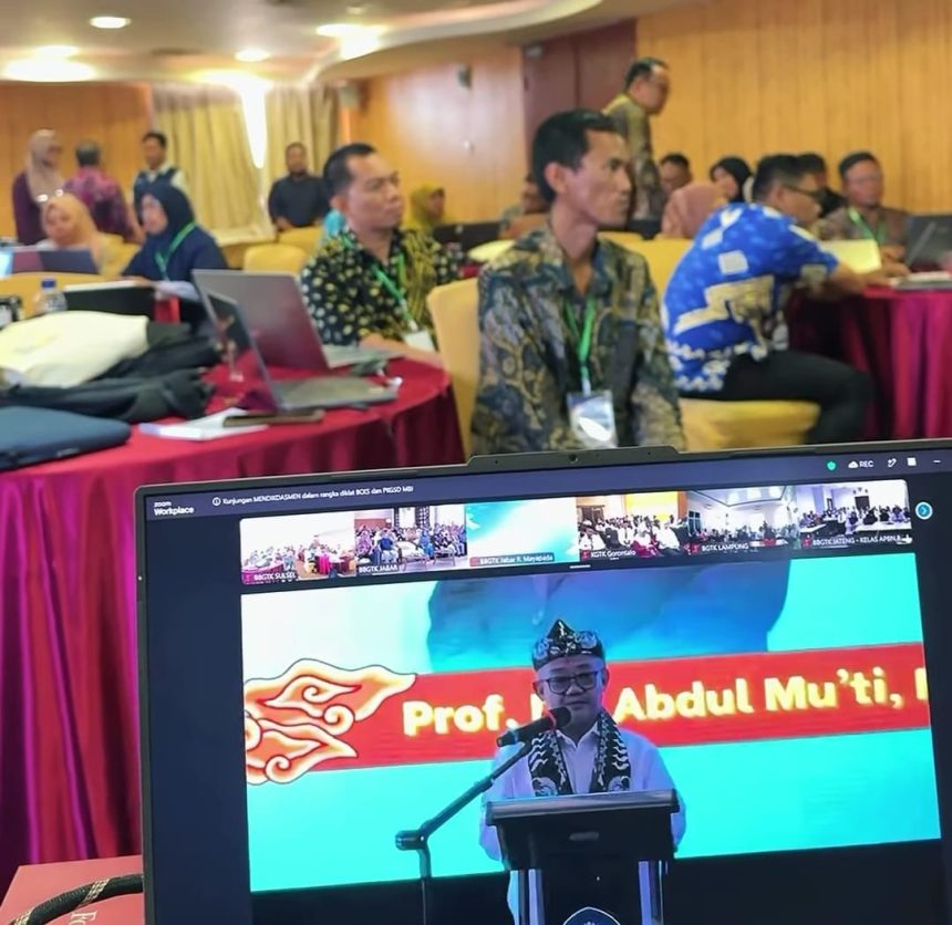 Peserta BCKS se-Sulawesi Selatan antusias mengikuti sesi zoom meeting bersama Menteri Pendidikan Dasar dan Menengah (Mendikdasmen) Prof. Dr. Abdul Mu'ti, M.Ed dan Direktur Jenderal Guru dan Tenaga Kependidikan (Dirjen GTK), Prof. Dr. Nunuk Suryani, M.Pd, saat pembukaan berlangsung. (Dok. BBGTK Sulsel).
