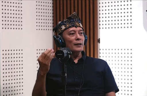Narasumber dosen UGM, Leonard Chrysostomos Epafras sedang memberi pemaparan tentang AI, Pendidikan, dan Gereja: Peluang, Tantangan, dan Panggilan Iman