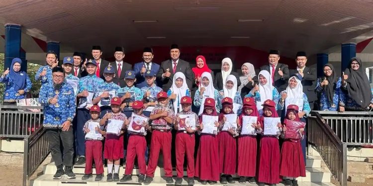 seragam sekolah SD-SMP di Maros