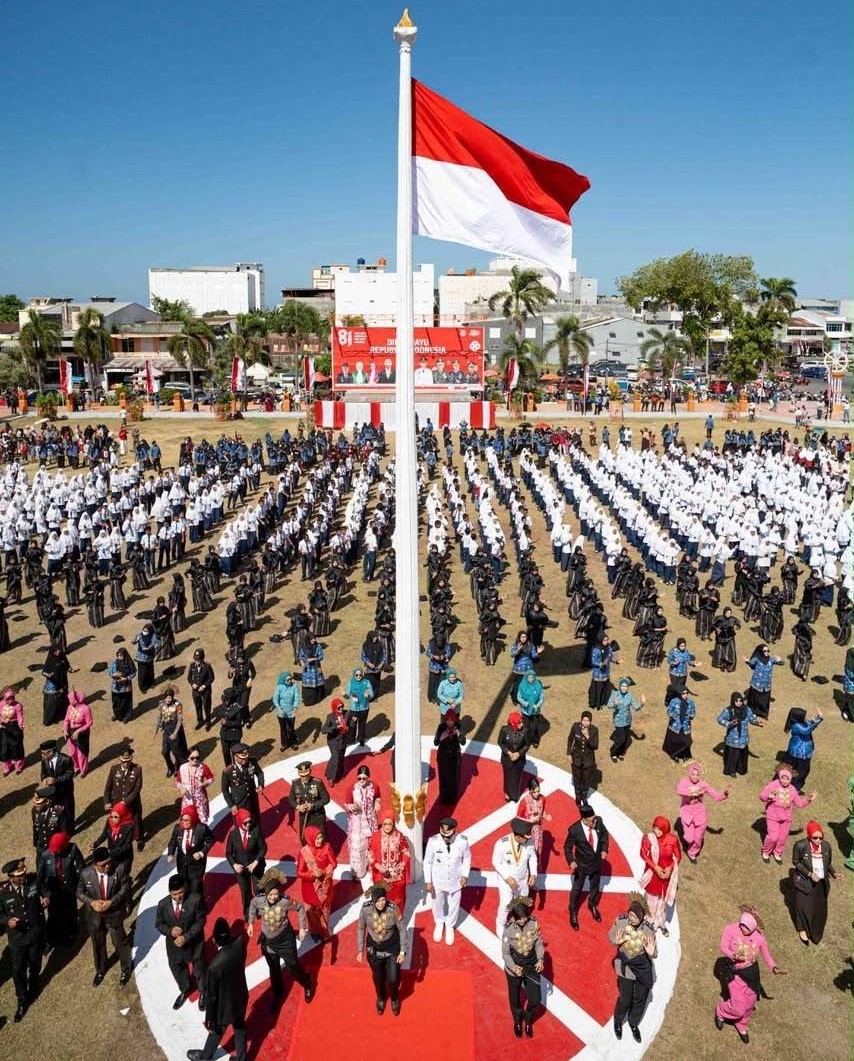 SMP Negeri 1 Bulukumba menari kolosal
